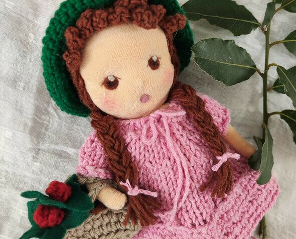 Muñeca de lana Fresa. Muñeca con rellenos de lana merino