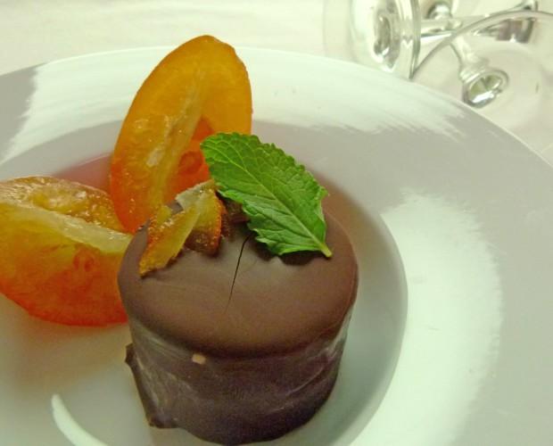 Chocolate & Sanguineli. Postre Gourmet de Chocolate con gelificado interior de naranja sanguineli