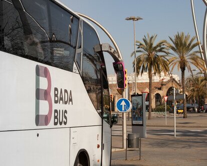 Autocar en Barcelona. Autocar de 55 plazas para excursiones o eventos de empresa