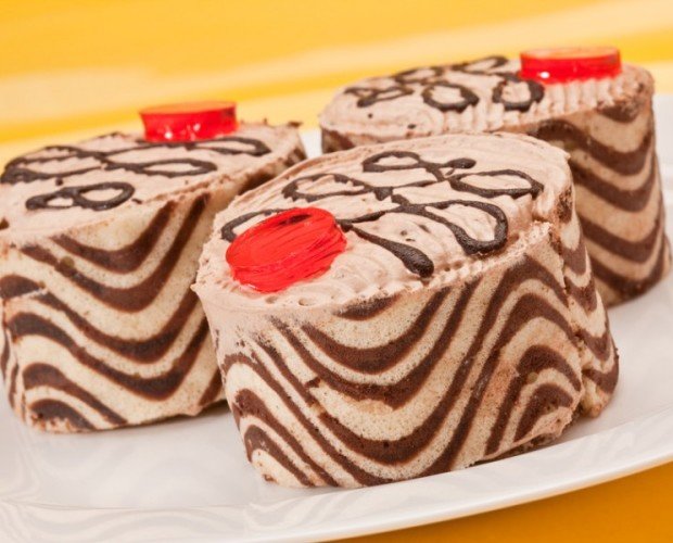 Fancy Cake. Pastel de chocolate con tres rayas