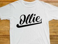 Camisetas Estampadas de Hombre. Camiseta blanca manga corta 100% algodón estampado con logo Ollie Store basic