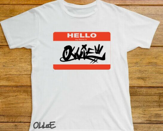 Camiseta Hello. Camiseta blanca Ollie Store Hello