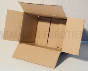 Cajas de cartón ondulado. Automontaje sencillo y rápido. Exterior kraft.