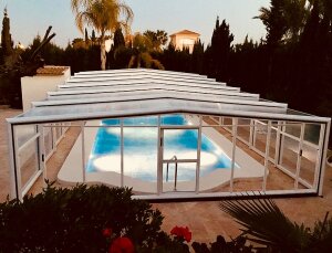 Cubierta de piscina alta telescópica en Murcia